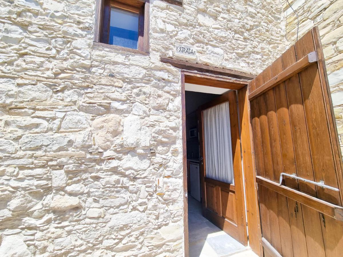 Poolside Escape Studio In Skarinou Village With Pool Facilities 外观 照片