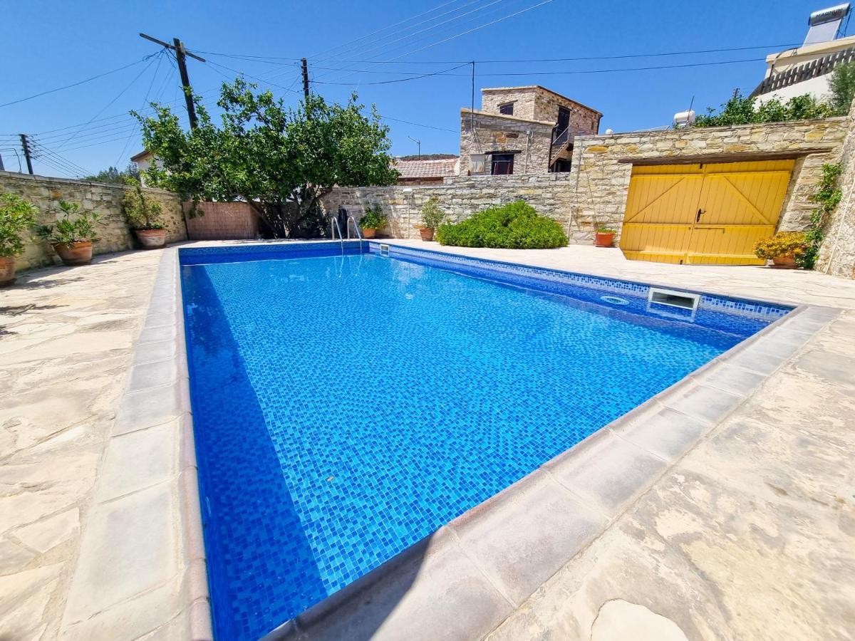 Poolside Escape Studio In Skarinou Village With Pool Facilities 外观 照片